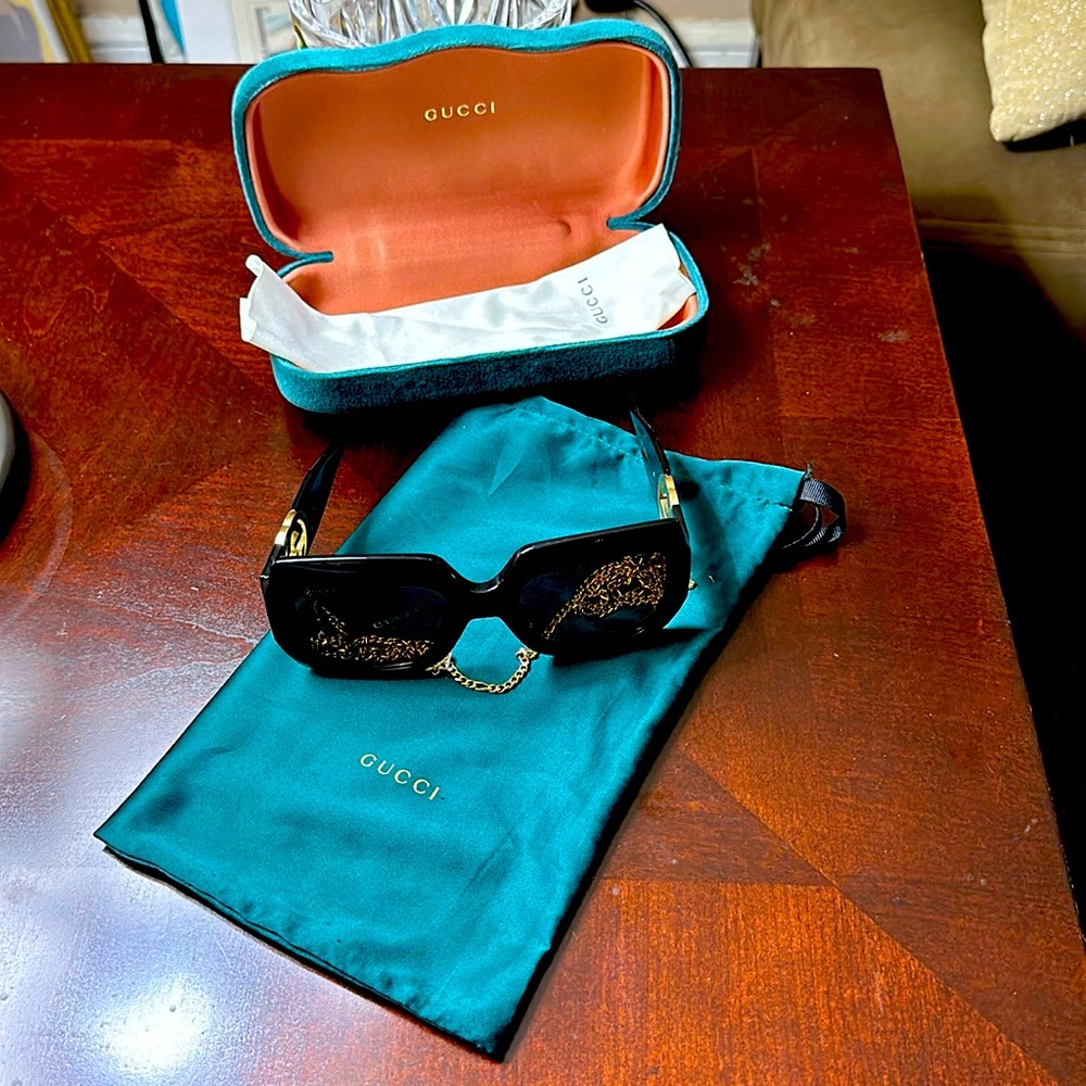 Double GG Gucci Sunglasses with Gold Chain, case, cleaning cloth, satin pouch